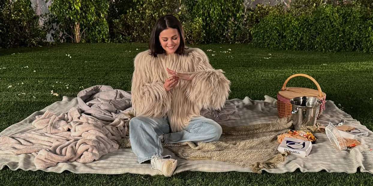 Selena Gomez 的 72 美元訂婚牛仔褲來自這個受歡迎的購物中心品牌