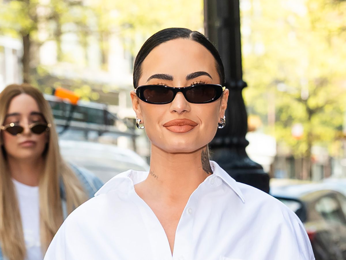 黛咪·洛瓦托（Demi Lovato）的可疑，睡衣狀的底部是夏天的秘密天才