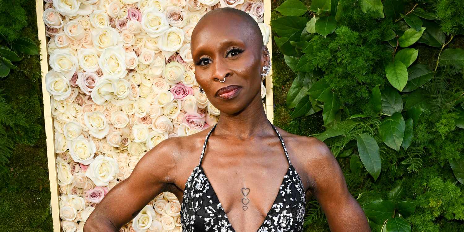 辛西婭·埃里沃 (Cynthia Erivo) 的深 V 禮服在 2025 年金球獎上掀起荷葉邊潮流