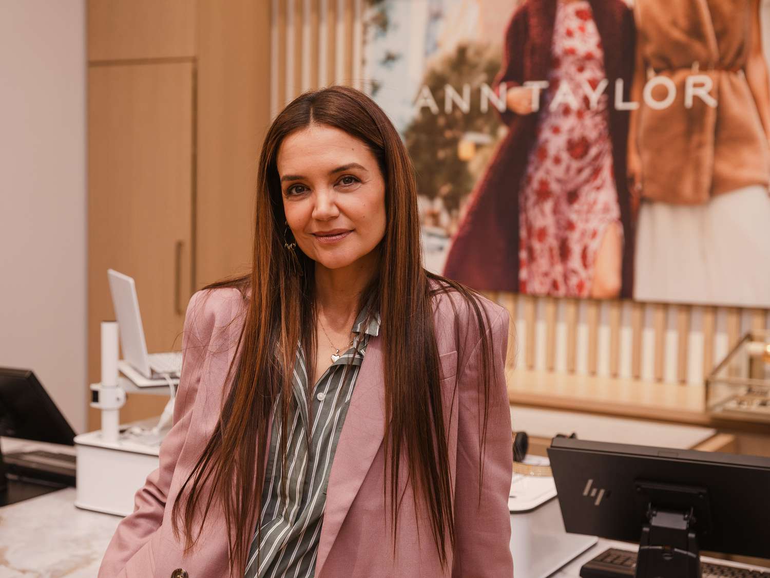凱蒂荷姆斯 (Katie Holmes) 分享她寒冷天氣著裝秘訣