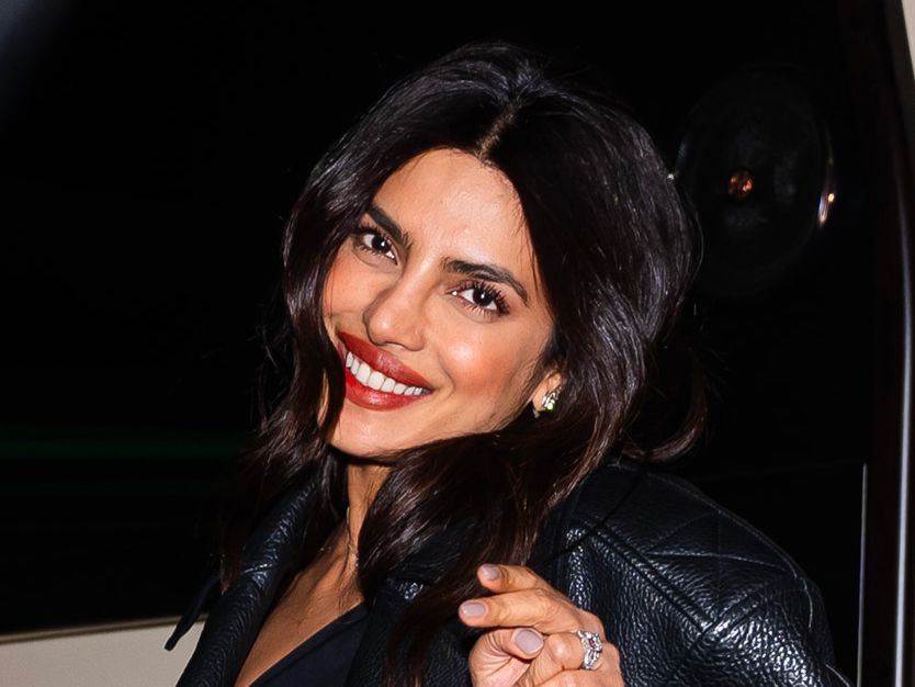 普莉揚卡喬普拉 (Priyanka Chopra) 穿的冬季皮夾克潮流讓我無法停止思考