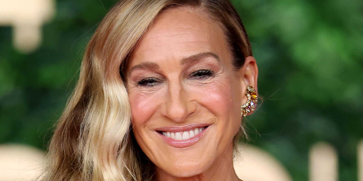 莎拉潔西卡派克 (Sarah Jessica Parker) 的新年除夕派對禮服配有漸層亮片和流蘇半身裙