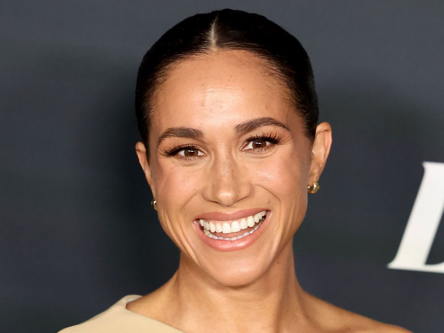 梅根馬克爾 (Meghan Markle) 的首選購物中心品牌有羊絨和牛仔布，起價 42 美元