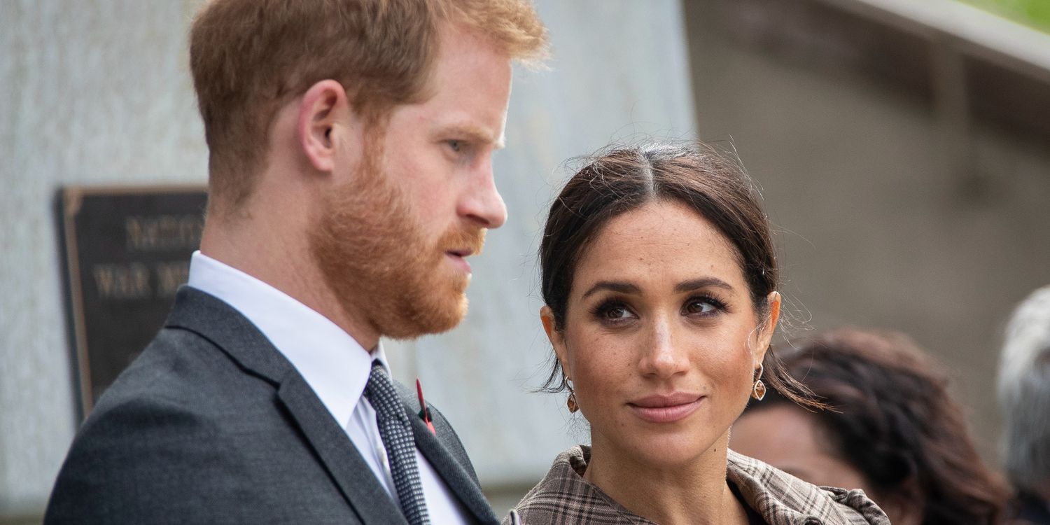 梅根·馬克爾（Meghan Markle）在與哈里王子的驚喜曲棍球比賽中向阿奇親王致敬