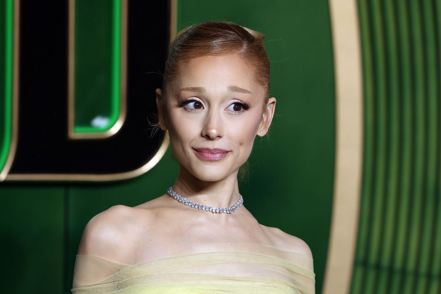 阿麗亞娜·格蘭德 (Ariana Grande) 在談到羞辱身體的評論時淚流滿面