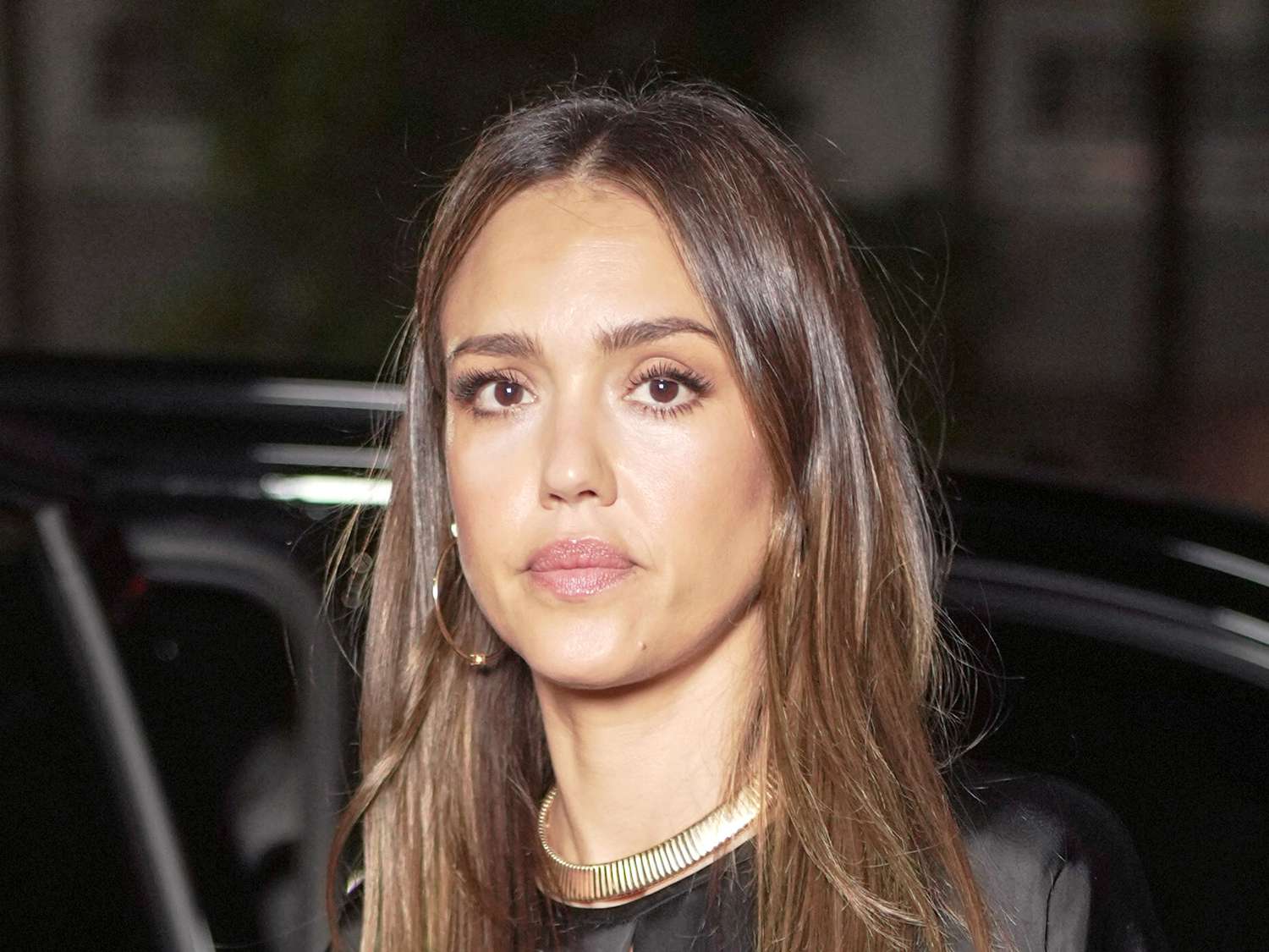 傑西卡·阿爾巴（Jessica Alba）的全黑外觀具有這種懷舊的牛仔布趨勢