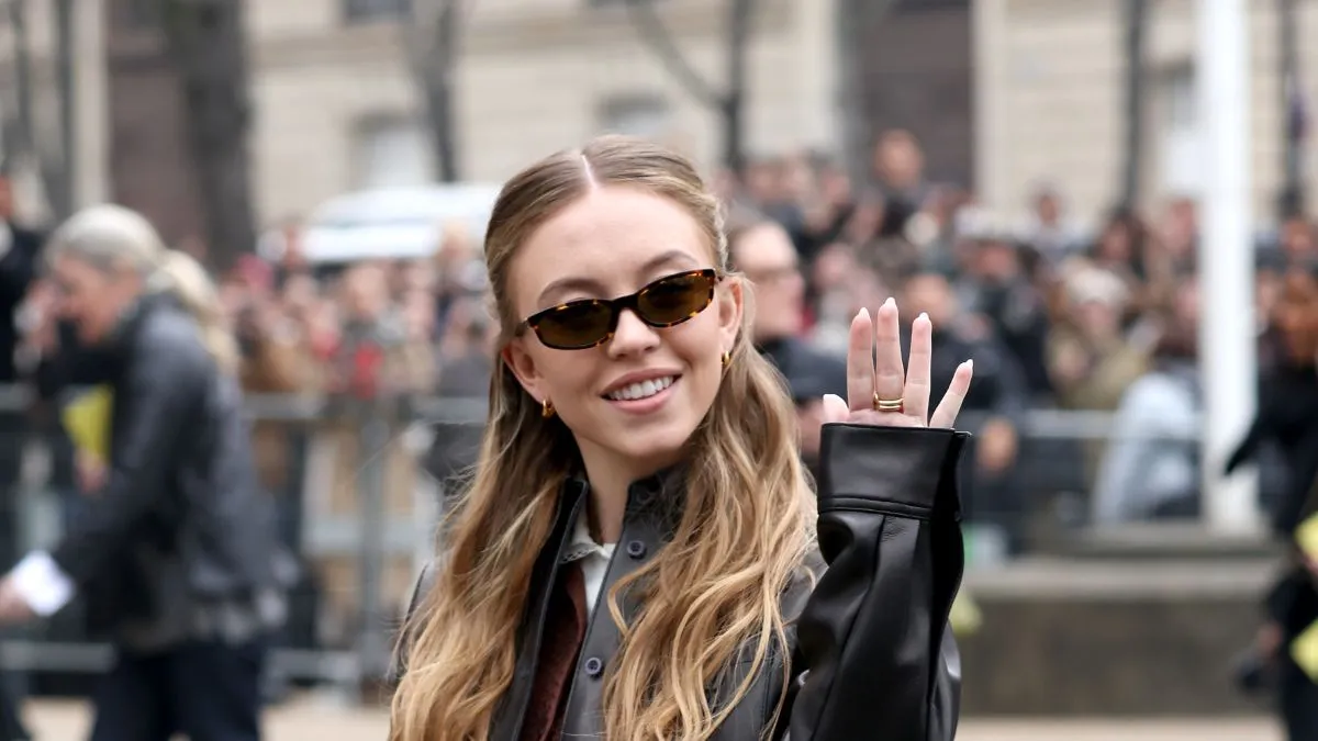 悉尼·斯威尼（Sydney Sweeney）在巴黎照片中展示了自己的新面