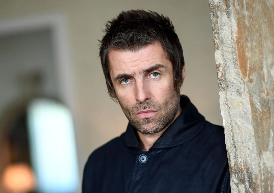 利亞姆·加拉格爾（Liam Gallagher）的樂隊稱為“ Spotty Little Idiots”