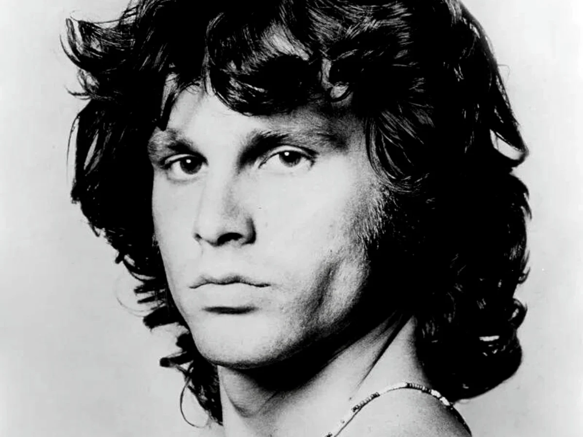 吉姆·莫里森（Jim Morrison）如何以“終結”的第一場演出使自己的樂隊成員嚇了一跳