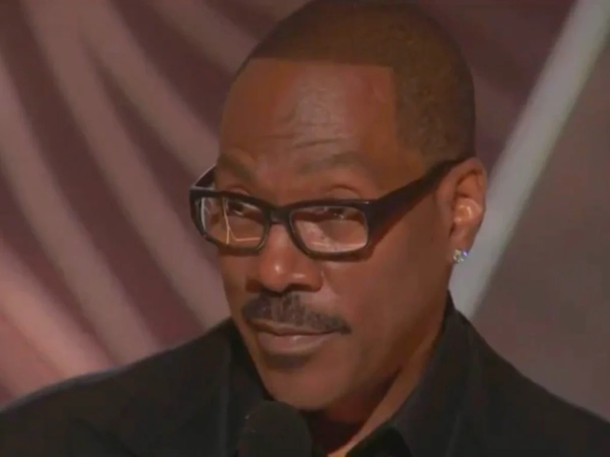 熱門的電影埃迪·墨菲（Eddie Murphy）叫一件狗屎：“我要說誰糟透了？”