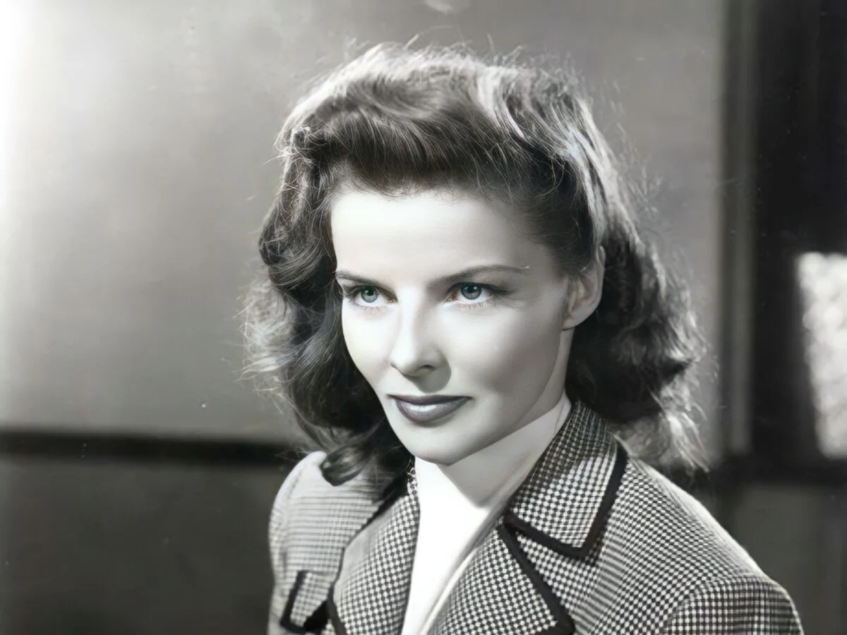 導演凱瑟琳·赫本（Katharine Hepburn）討厭與她吐口水，她的臉上吐口水：“我與您或您的電影無關？”