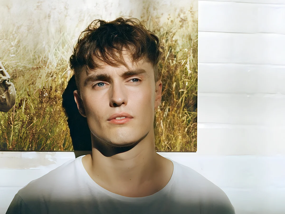 山姆·芬德（Sam Fender）暗示了新材料，他承認他“拼命”做朋克唱片