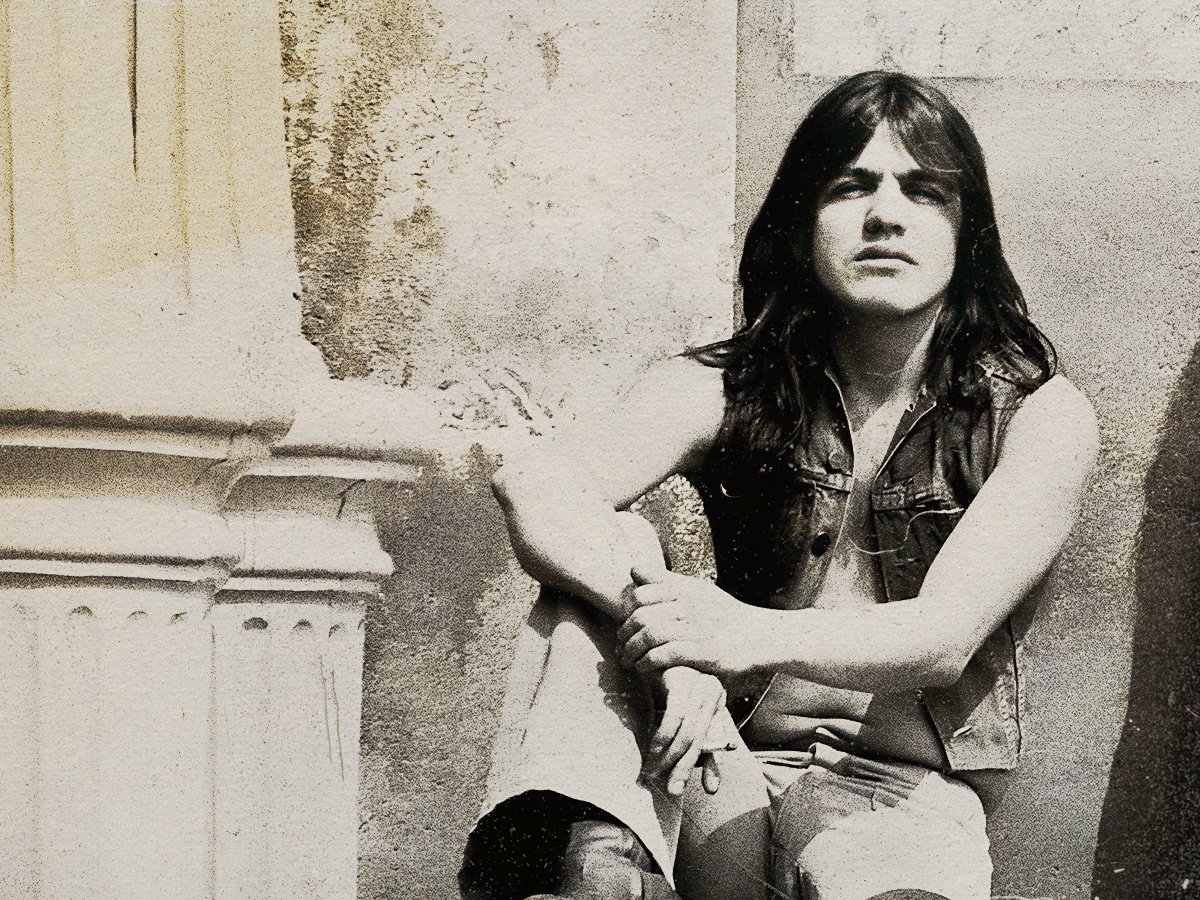 馬爾科姆楊 (Malcolm Young) 稱這首歌是 AC/DC 的“回歸狀態”