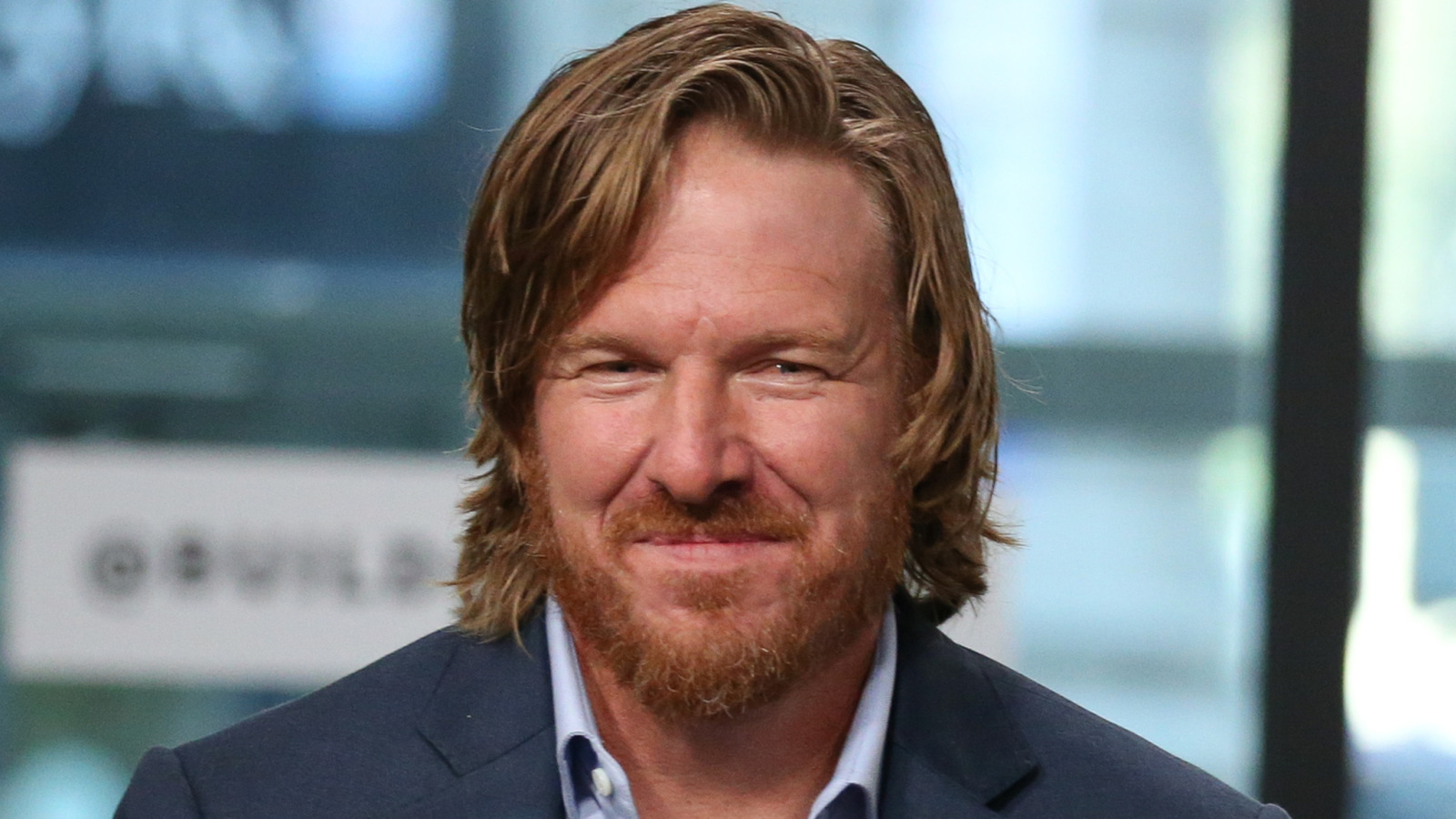 奇普蓋恩斯 (Chip Gaines) 沒有他標誌性的長髮，看起來簡直認不出來