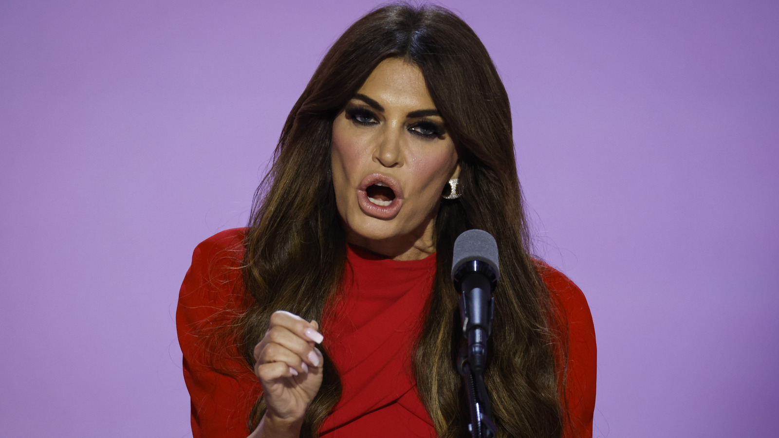 金伯利·吉爾福伊爾 (Kimberly Guilfoyle) 的亮相讓整形外科的討論變得異常激烈