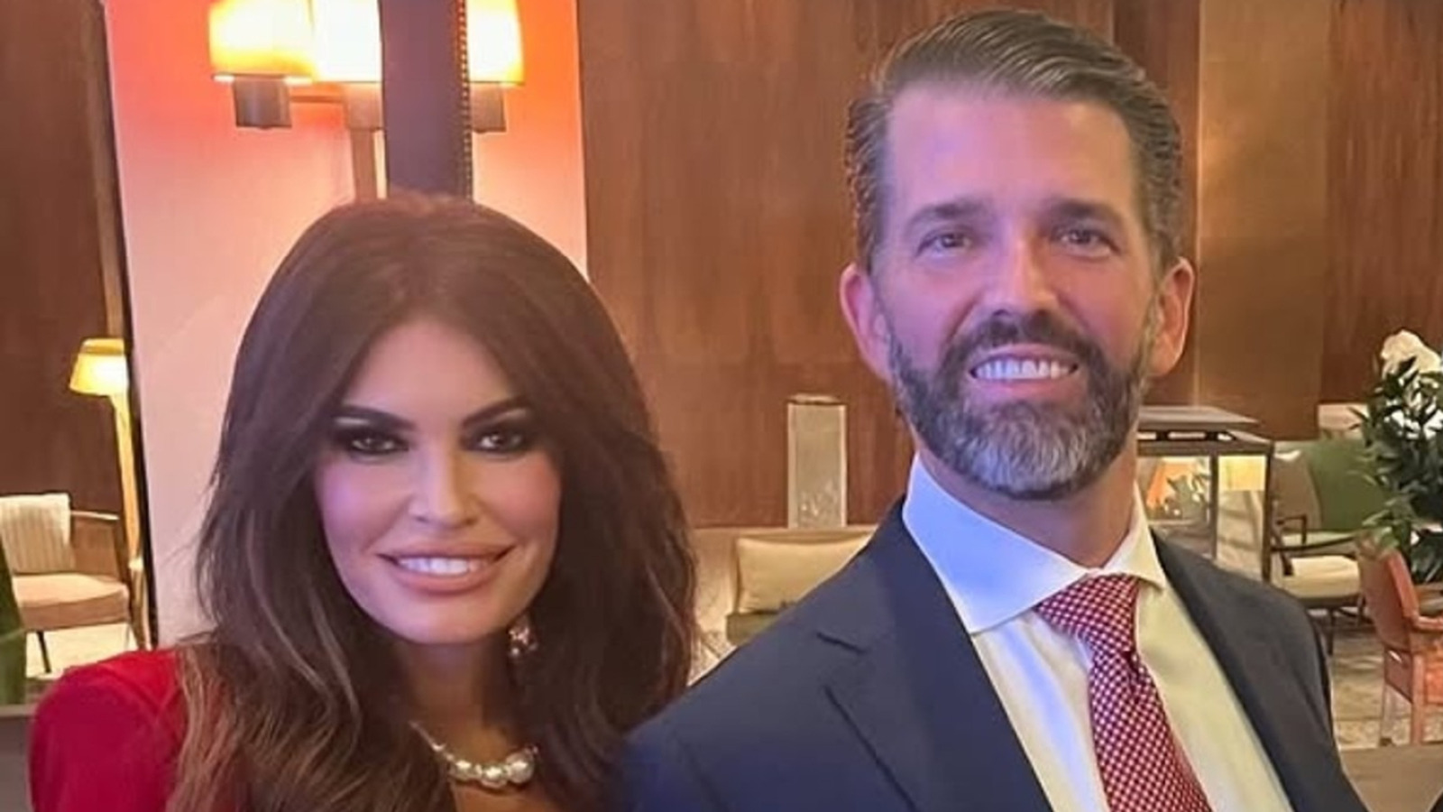 據報道，金伯利·吉爾福伊爾 (Kimberly Guilfoyle) 因著裝不當而被列入特朗普的不良名單