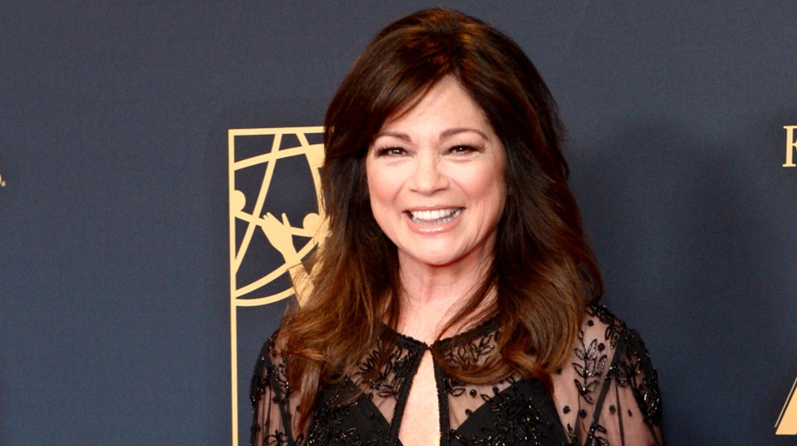 Valerie Bertinelli 的胸罩和內褲脫衣讓每個人都說同樣的話