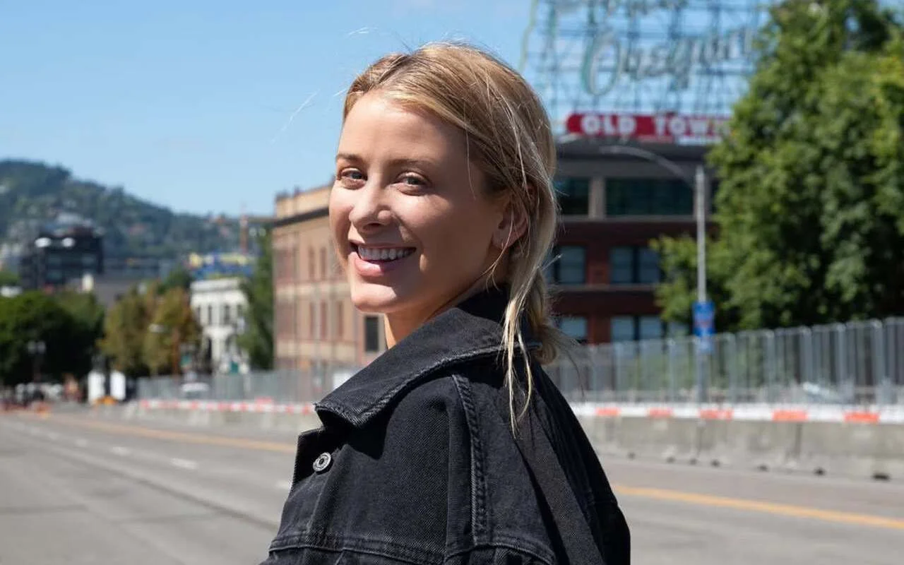 Lo Bosworth，《The Hills》校友，與投資者 Beau Dom Natale 訂婚