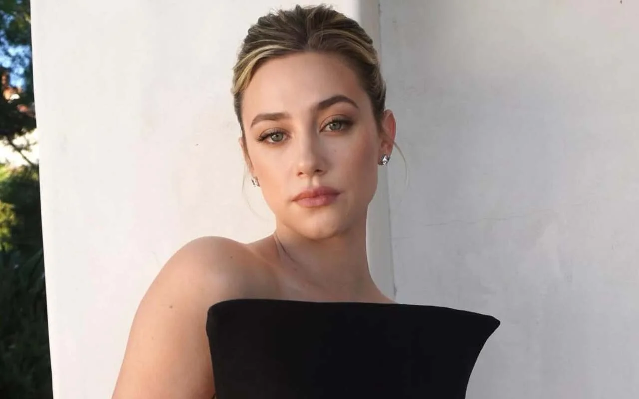 莉莉·萊因哈特（Lili Reinhart）與慢性膀胱狀況作鬥爭：“我一生中最艱難的一年”