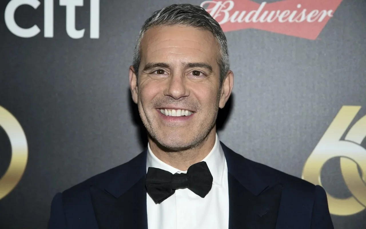 安迪·科恩（Andy Cohen）捍衛有關整容手術的詢問，這是“真正的家庭主婦” DNA的重要組成部分。