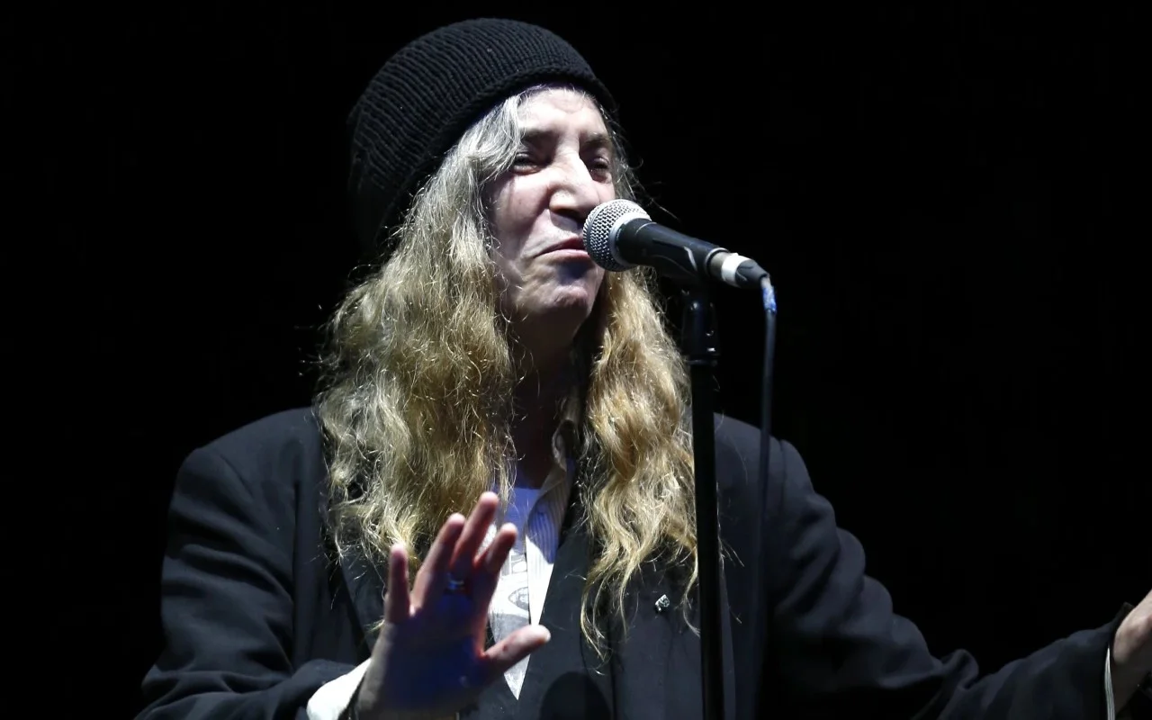 帕蒂·史密斯（Patti Smith）在巴西舞台上崩潰後說話