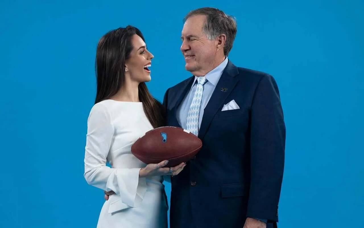 比爾·貝里奇克（Bill Belichick）的年輕GF喬丹·哈德森（Jordon Hudson）對NFL榮譽著裝批評做出反應