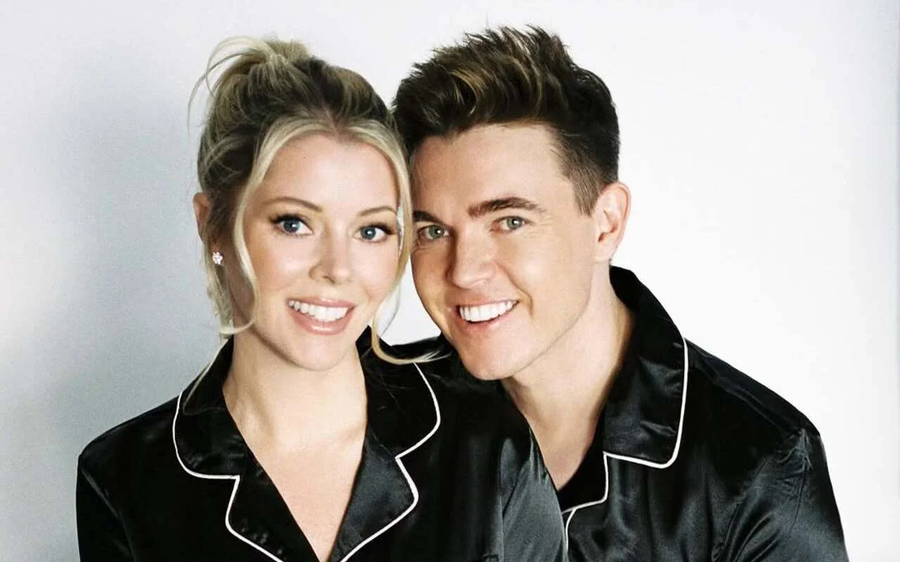 傑西·麥卡特尼（Jesse McCartney）和妻子凱蒂·彼得森（Katie Peterson）期待他們的第一個孩子