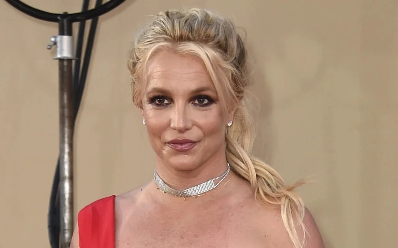 布蘭妮·斯皮爾斯（Britney Spears）與前犯罪男友慶祝情人節