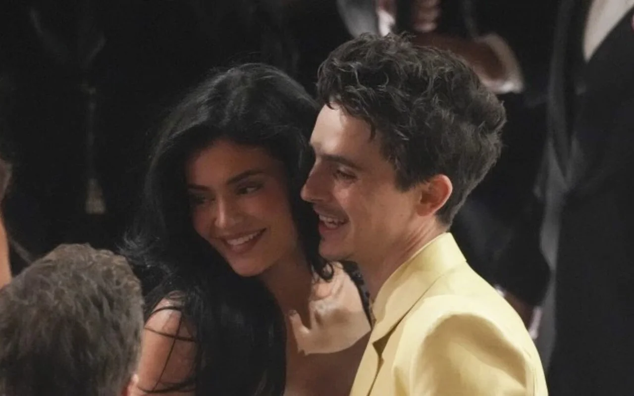 凱莉·詹納（Kylie Jenner）在網球日期期間無法遠離蒂莫西·查拉梅特（Timothee Chalamet）