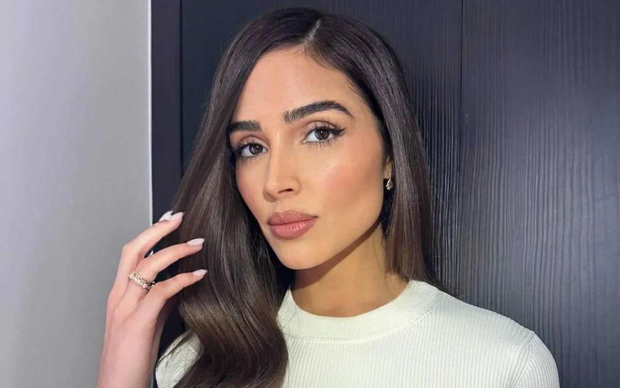 奧利維亞·庫爾波（Olivia Culpo）在懷孕期間與子宮中的血塊鬥爭開放