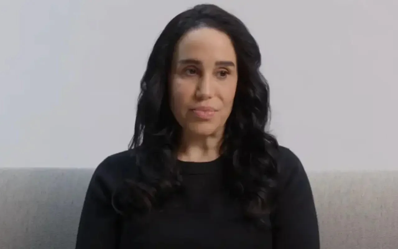 納迪亞·蘇勒曼（Nadya Suleman）的女兒在媽媽背後追踪了生物爸爸