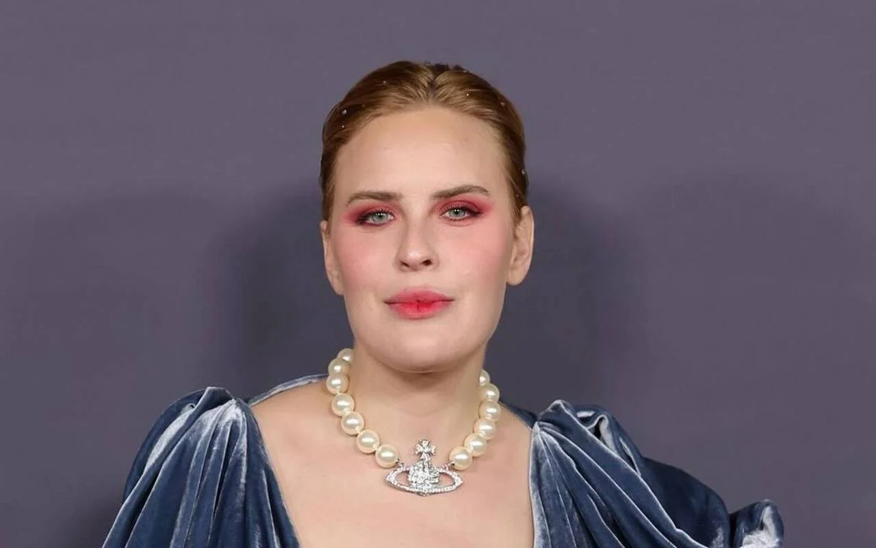 塔盧拉·威利斯（Tallulah Willis）展示了“古老”