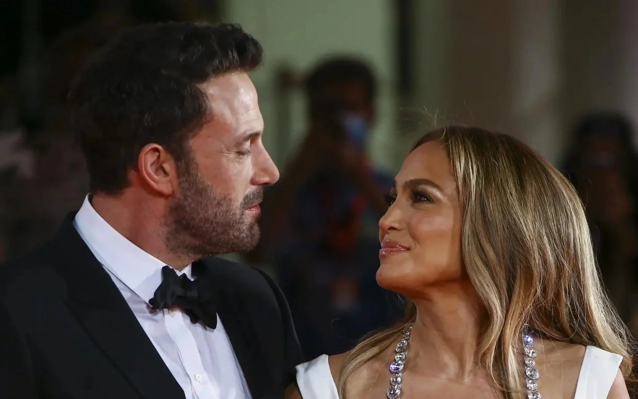 詹妮弗·洛佩茲（Jennifer Lopez）從本·阿弗萊克（Ben Affleck）購買了營養後的1800萬美元