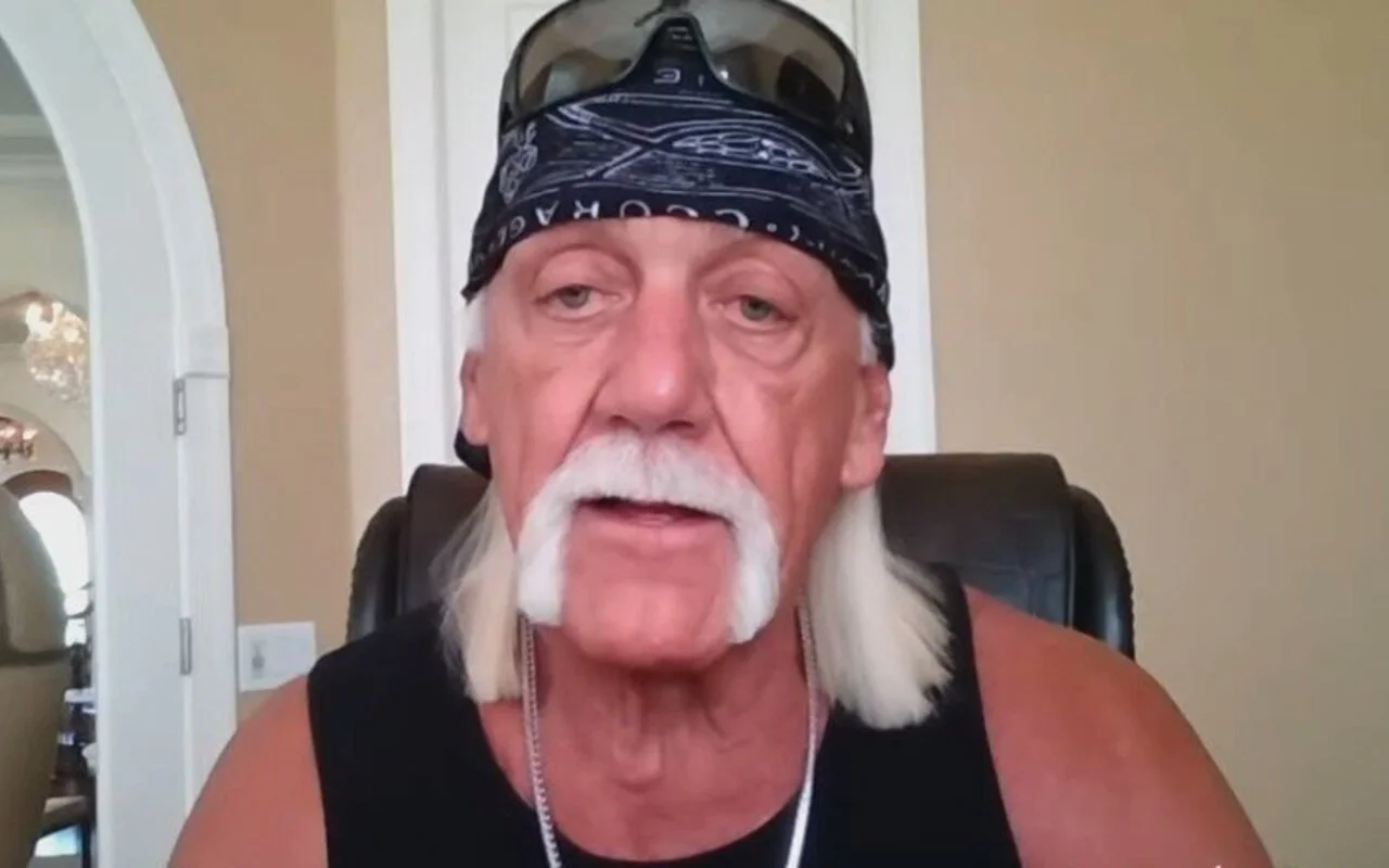 綠巨人霍根（Hulk Hogan）的前妻哭泣，與女兒布魯克·霍根