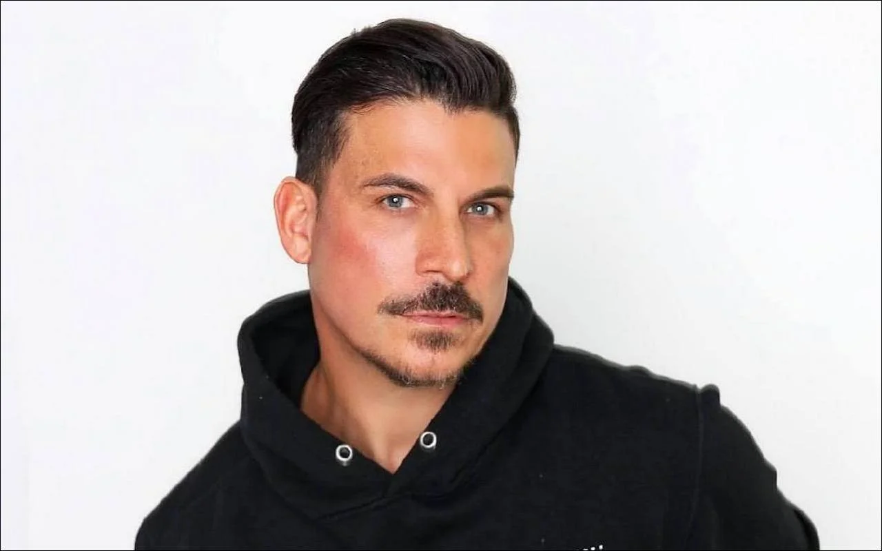 傑克斯·泰勒（Jax Taylor）揭示了他是否有多個鼻子工作來鼻涕太多可卡因