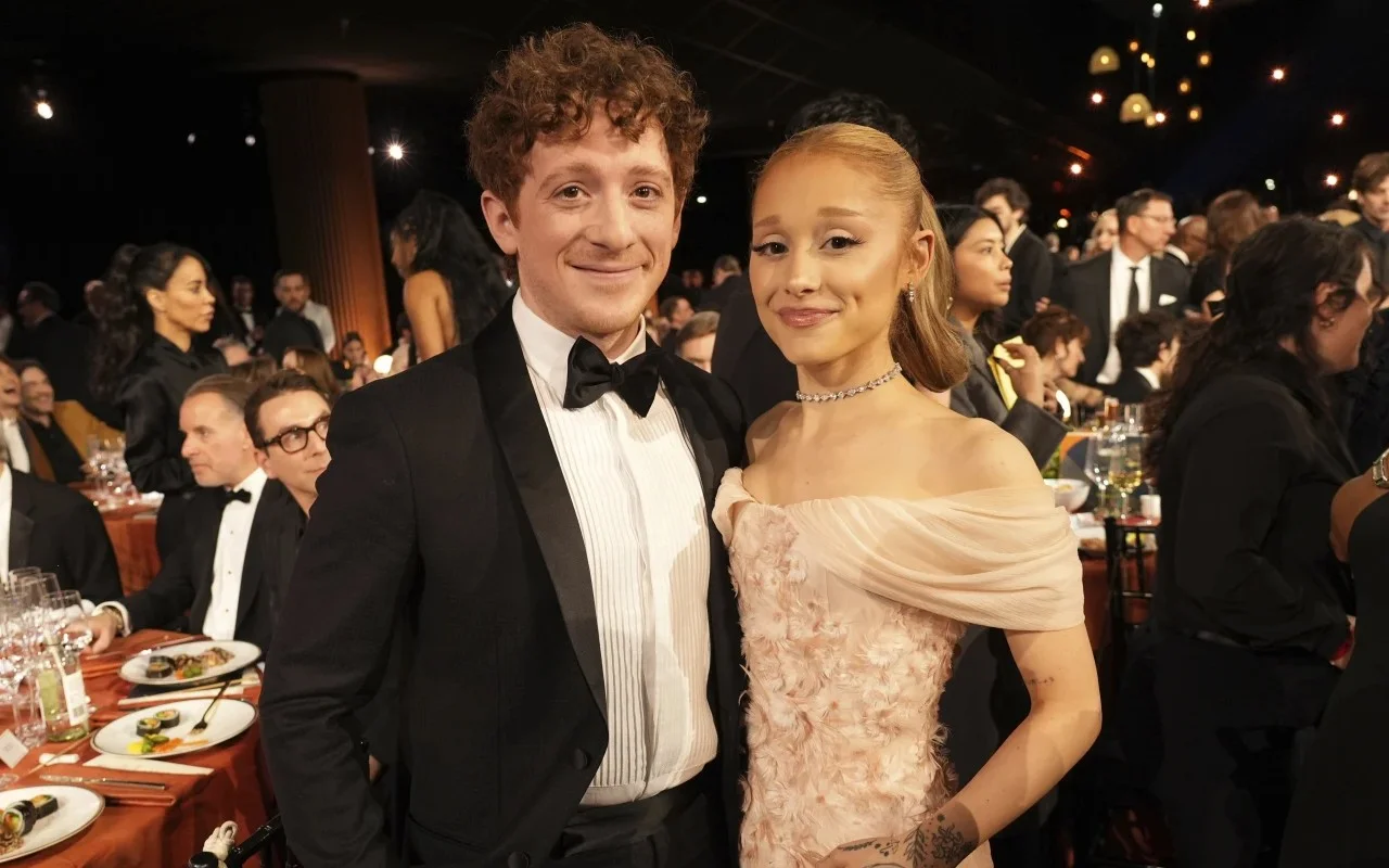 阿麗亞娜·格蘭德（Ariana Grande）唱歌是為了在新歌中拋棄她的伊桑·斯萊特（Ethan Slater）聲譽