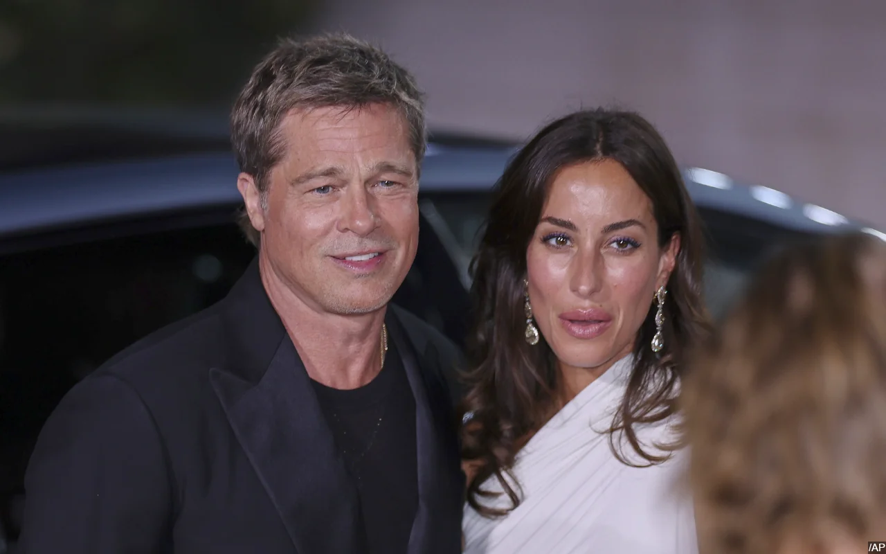 布拉德·皮特（Brad Pitt）努力與Ines de Ramon一起保持火焰