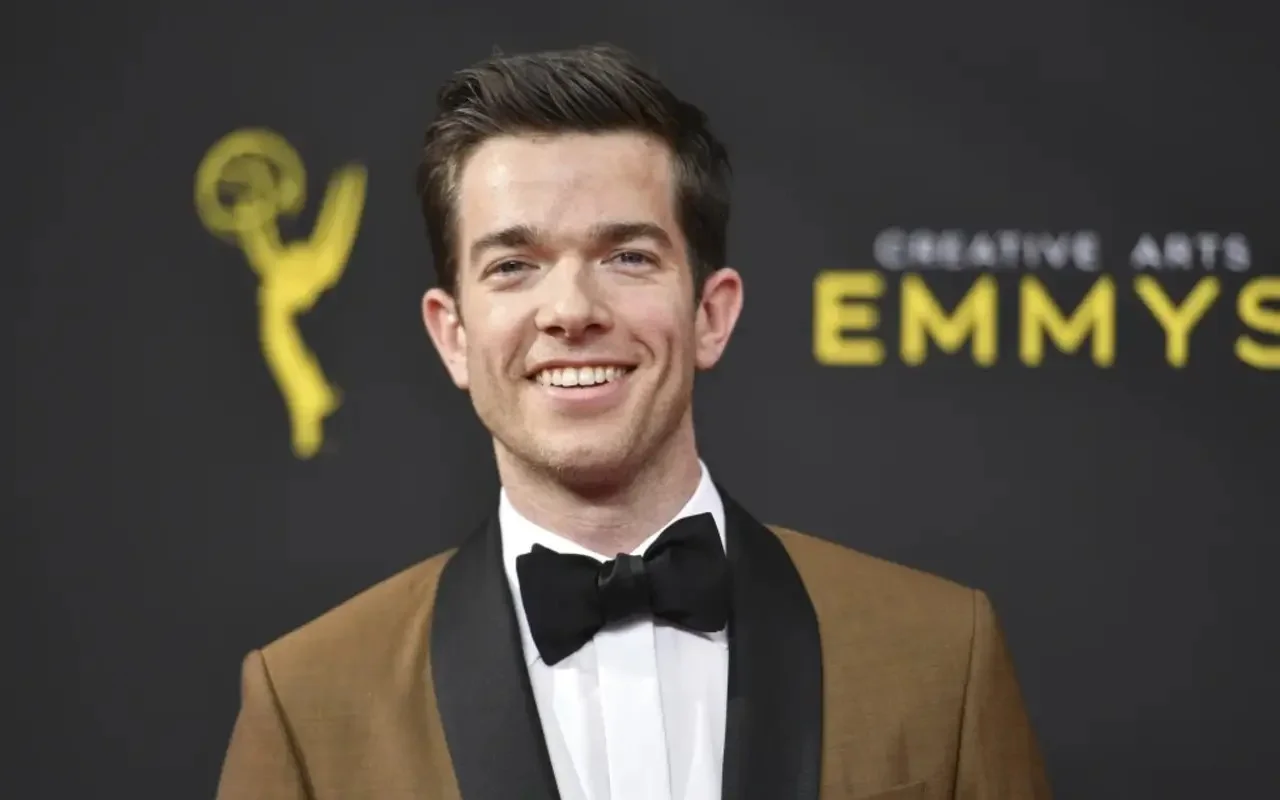 約翰·穆拉尼（John Mulaney）試圖為他的表演預訂骨頭暴徒