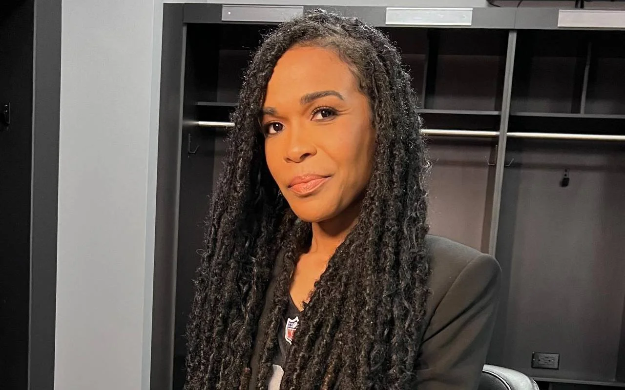 米歇爾·威廉姆斯（Michelle Williams）炸毀了乘客，因為裸露的腳在頭等