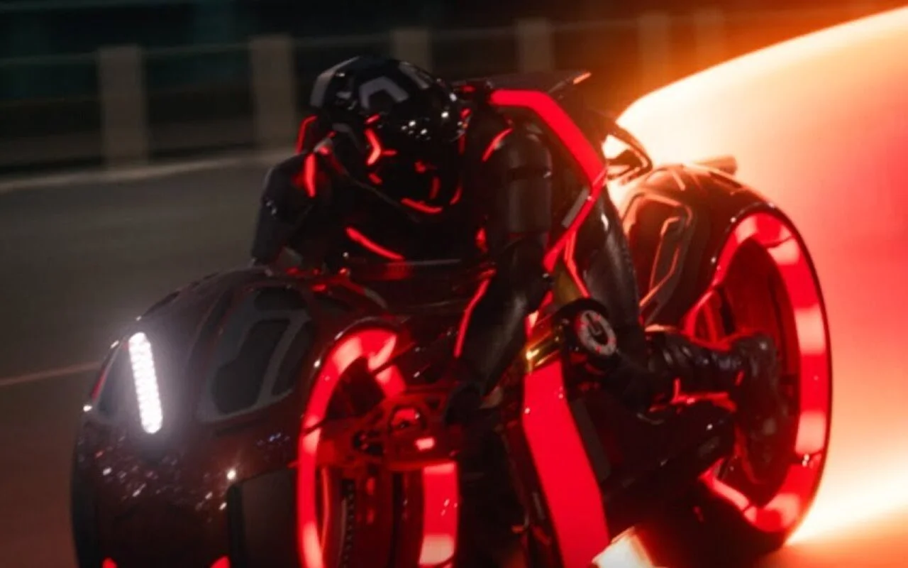 “ Tron：Ares”的第一個完整預告片看到現實世界，網格在混亂中碰撞
