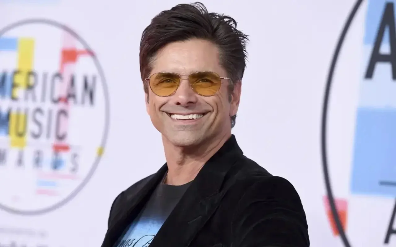 約翰·斯塔莫斯（John Stamos