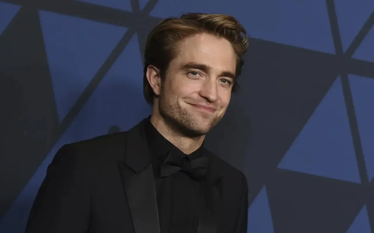 羅伯特·帕丁森（Robert Pattinson）注視著“沙丘：彌賽亞”中的惡棍角色