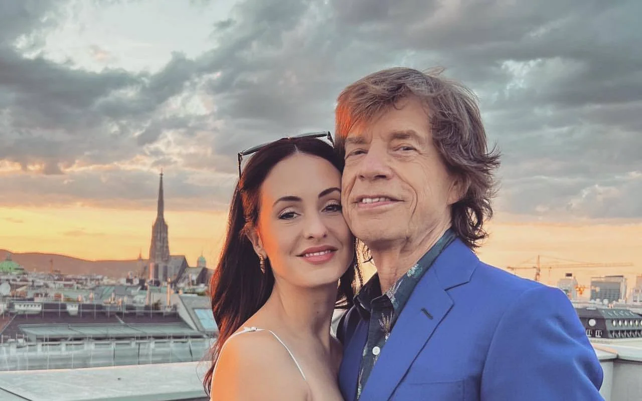 米克·賈格爾（Mick Jagger）與梅蘭妮·哈姆里克（Melanie Hamrick）的訂婚終於在“承諾戒指”之後確認