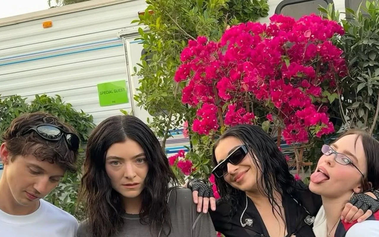 Charli XCX在2025年Coachella summer theceella summer中帶出Billie Eilish，Lorde，Troye Sivan