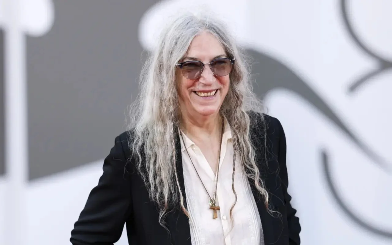 帕蒂·史密斯（Patti Smith）抨擊據稱使紐約女服務員哭泣