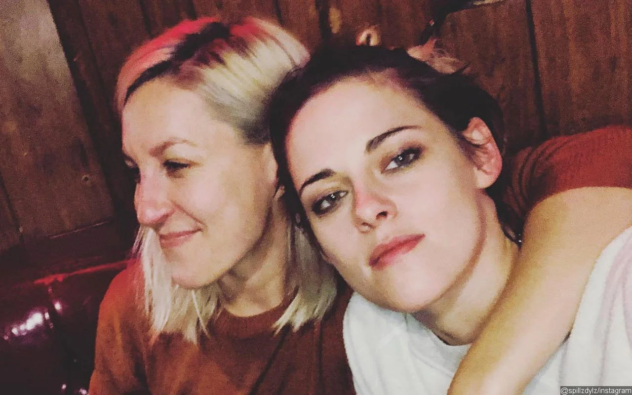 克里斯汀·斯圖爾特（Kristen Stewart）看到與未婚妻迪倫·邁耶（Dylan Meyer）結婚