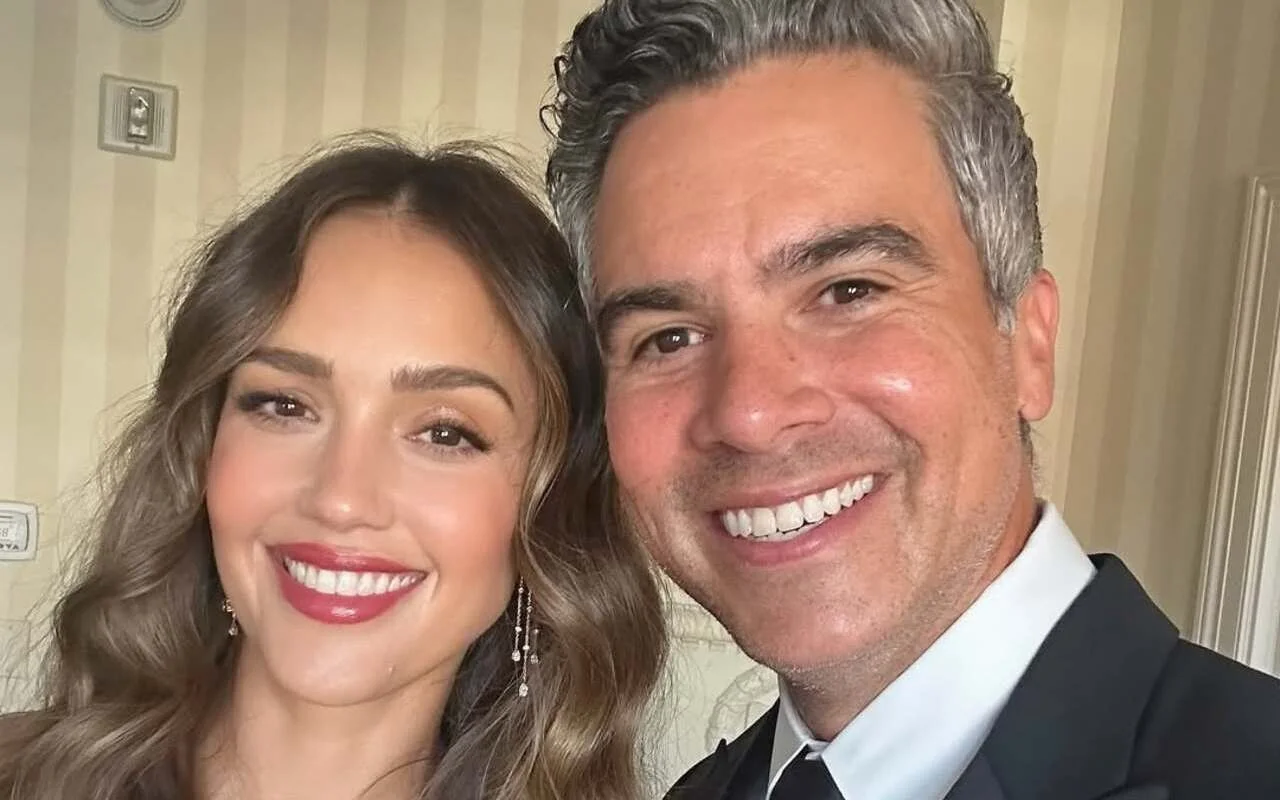 傑西卡·阿爾巴（Jessica Alba）與疏遠的丈夫現金沃倫（Cash Warren）與孩子們團聚