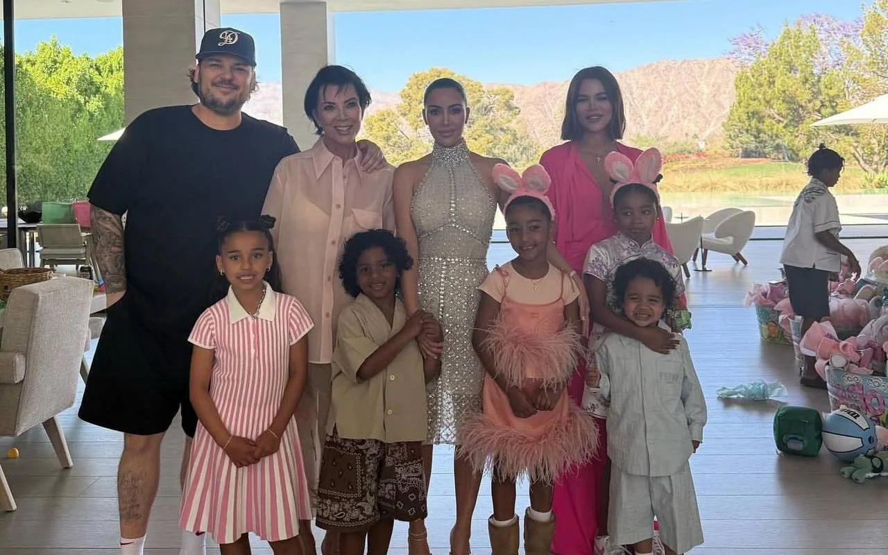 羅布·卡戴珊（Rob Kardashian）在金·卡戴珊（Kim Kardashian）的複活節家庭照片中罕見露面