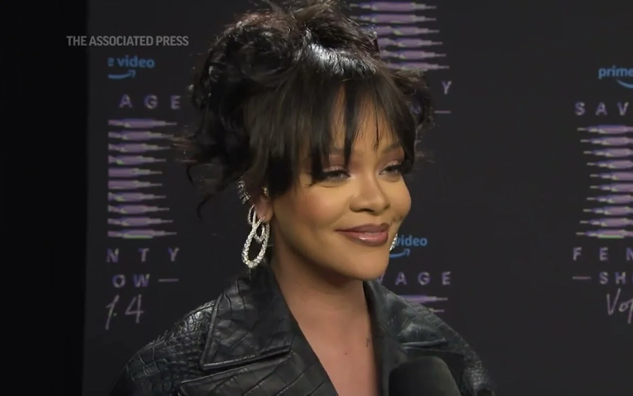 蕾哈娜（Rihanna）在謠言中掩蓋了她的肚子