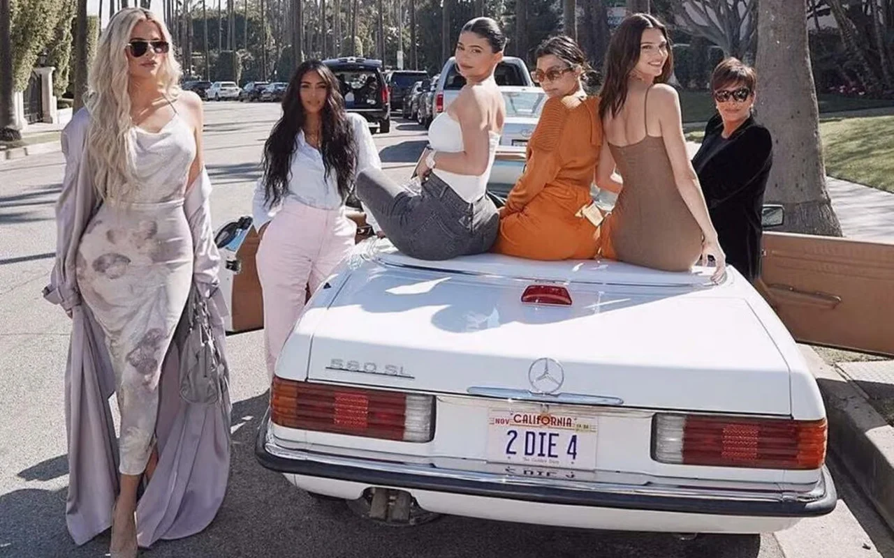 “ Kardashians”的衍生節目“大門後面的Calabasas”宣布